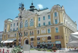 Pecs_varoshaza_530x360