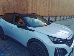 Istanbul_Autorin_Nadin_Arts_im_Mietwagen_1920h_cr_PG929082