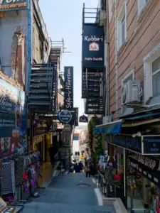 Istanbul_Einkaufsgasse_1920_cr_PG928823.webp 18. J